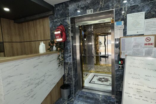 AYDIN-EFELER’DE/LÜKS SATILIK EŞYALI 1+1 DAİRE