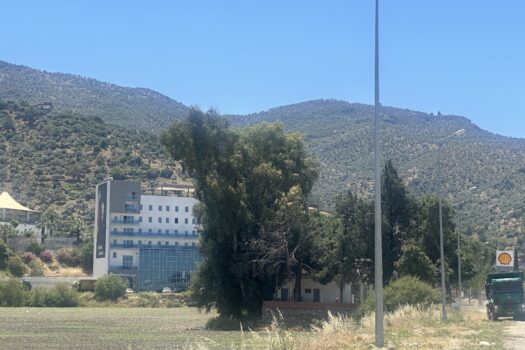 KOÇARLIDA VİLLA İMARLI SATILIK 584 M2 ARSA