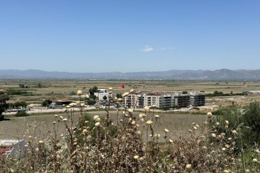 KOÇARLIDA VİLLA İMARLI SATILIK 584 M2 ARSA